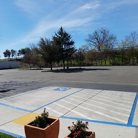 Days Inn By Wyndham Woodland Bagian luar foto