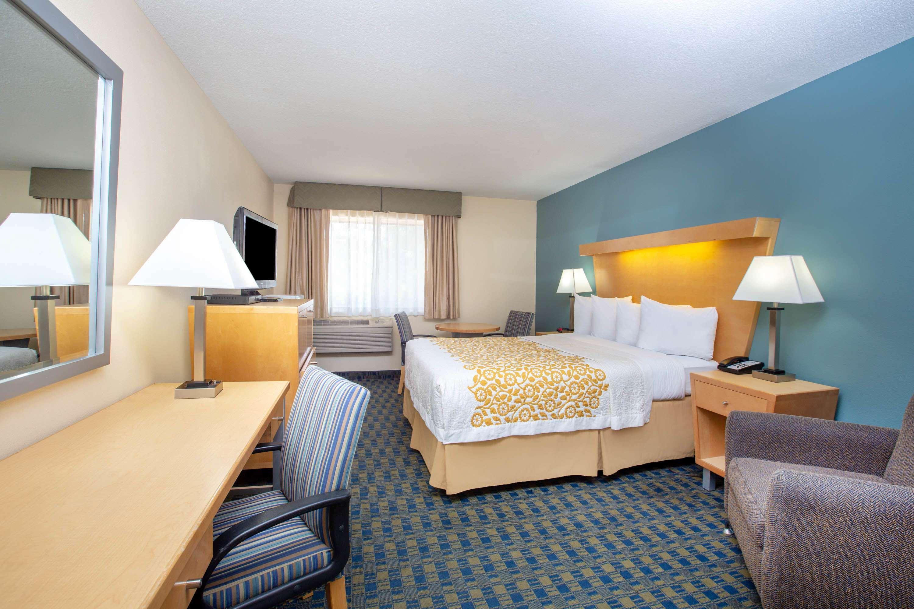 Days Inn By Wyndham Woodland Bagian luar foto