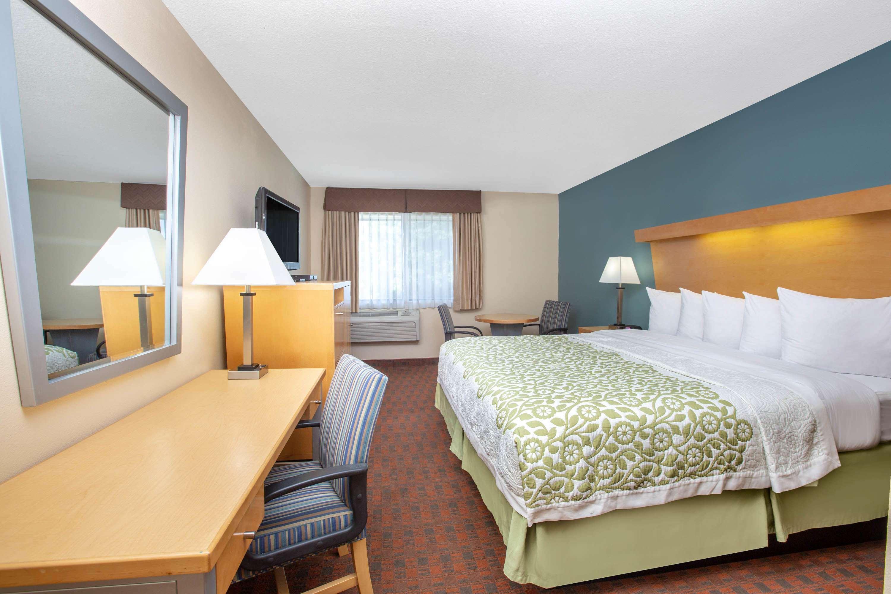 Days Inn By Wyndham Woodland Bagian luar foto