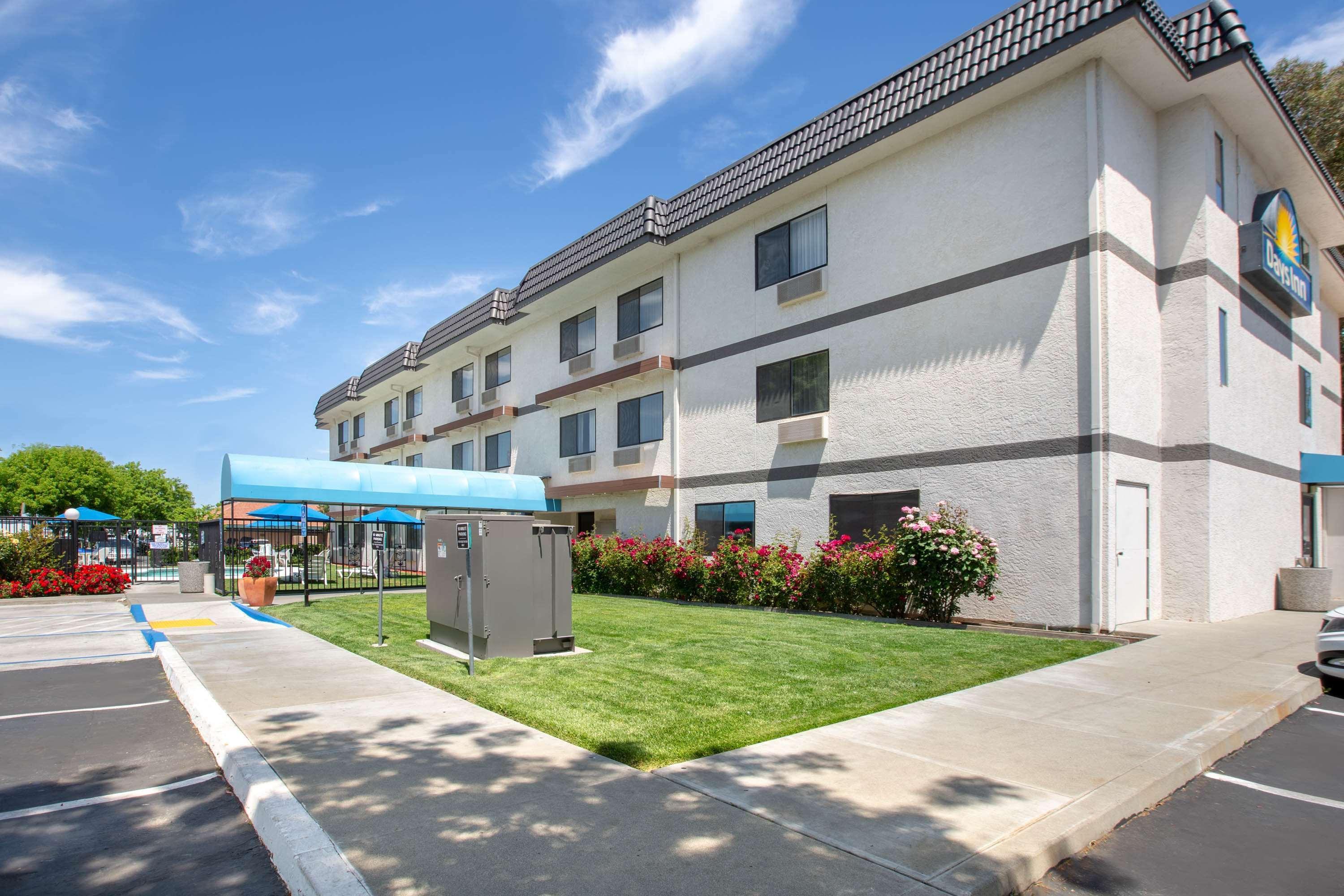 Days Inn By Wyndham Woodland Bagian luar foto