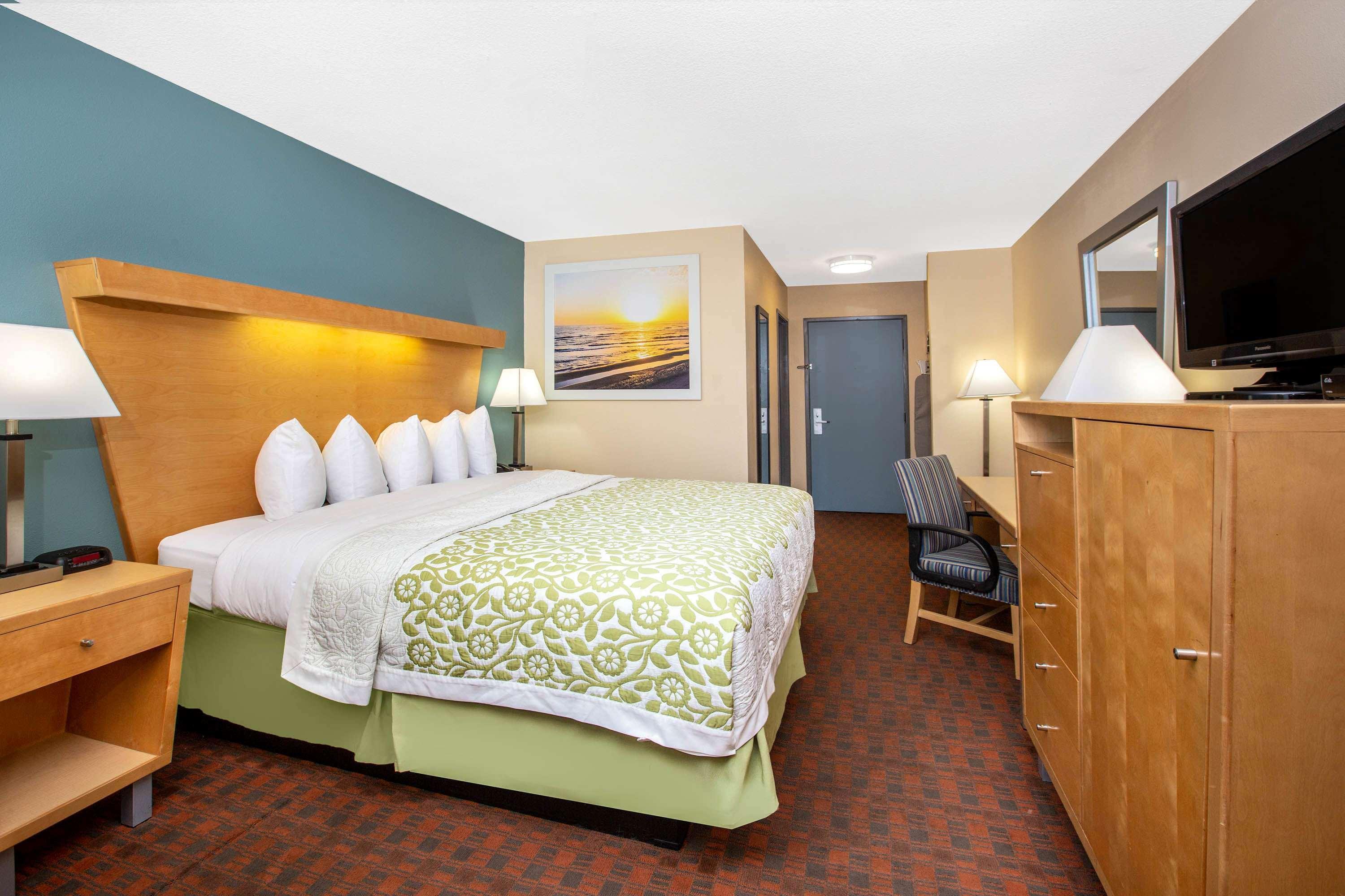 Days Inn By Wyndham Woodland Bagian luar foto