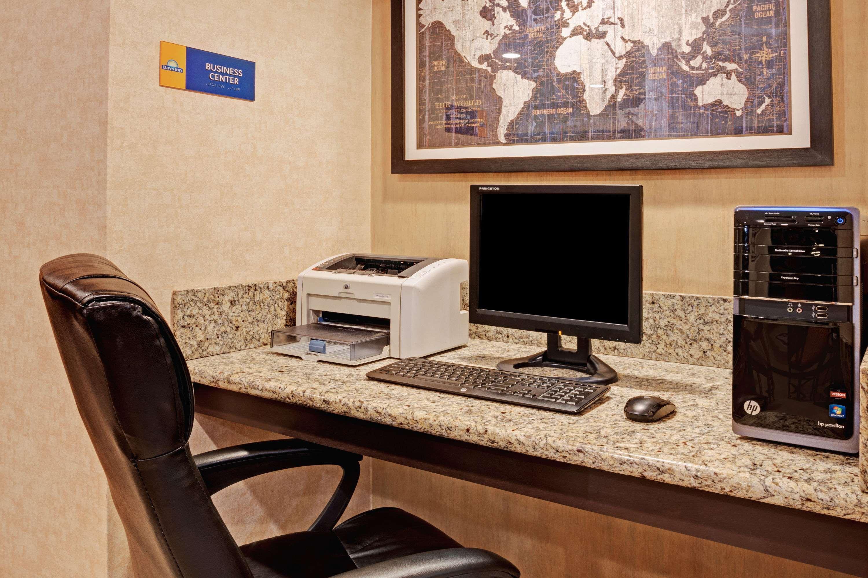 Days Inn By Wyndham Woodland Bagian luar foto