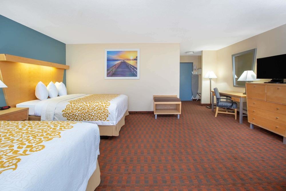 Days Inn By Wyndham Woodland Bagian luar foto