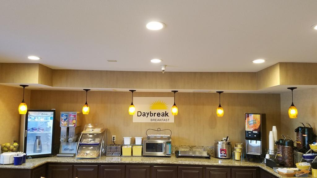 Days Inn By Wyndham Woodland Bagian luar foto