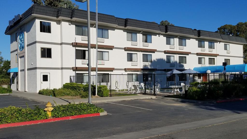 Days Inn By Wyndham Woodland Bagian luar foto