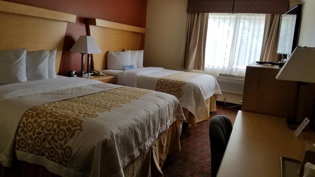 Days Inn By Wyndham Woodland Bagian luar foto